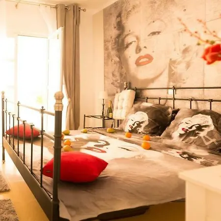 Fantastic Marilyn Orlando 85 Apartment *
